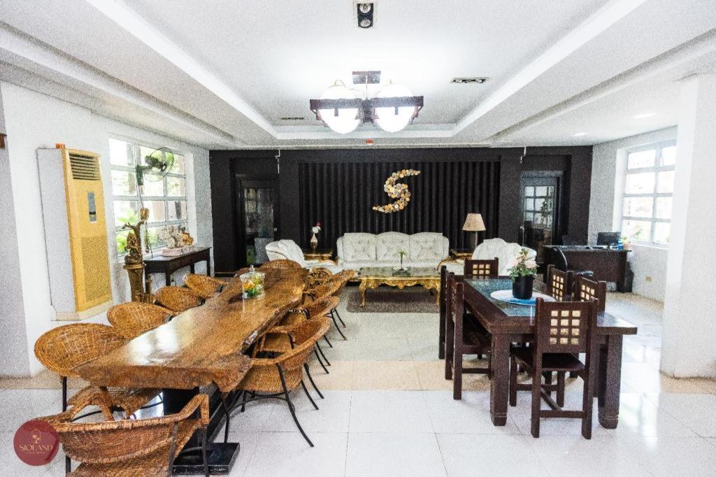 Quezon Premier Hotel - Candelaria Candelaria  Exterior photo