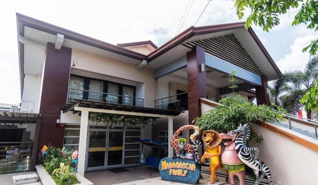 Quezon Premier Hotel - Candelaria Candelaria  Exterior photo